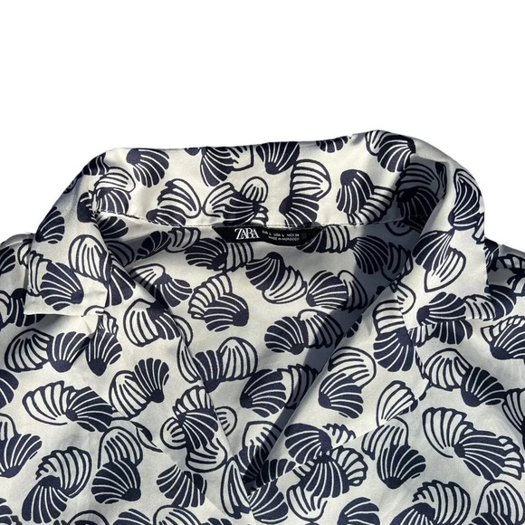 Zara Clamshell Silky White & Navy Relaxed Fit Button Front Crop Top‎ Size Large - Picture 2 of 4
